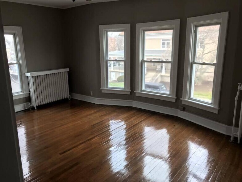 More Photos Of 16 Jefferson St, Valparaiso Storefront Retail Residential For Sale