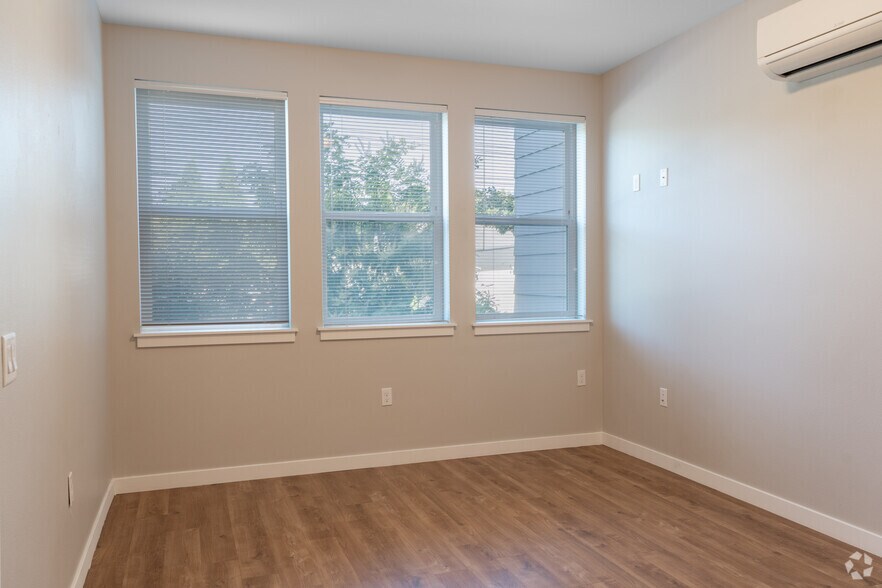 More Photos Of 1415 SE Pardee St, Portland Apartments For Sale