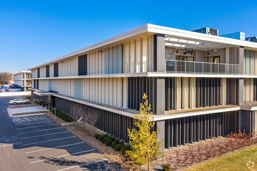 More Photos Of 4550 W 77th St, Edina Office For Lease