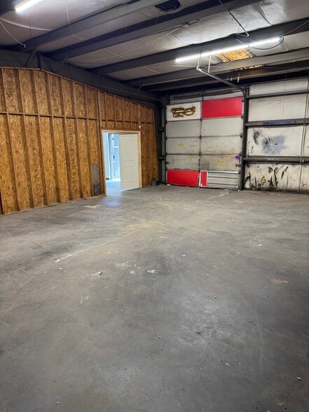 More Photos Of 6848 Satchelford Rd, Columbia Light Distribution For Sale