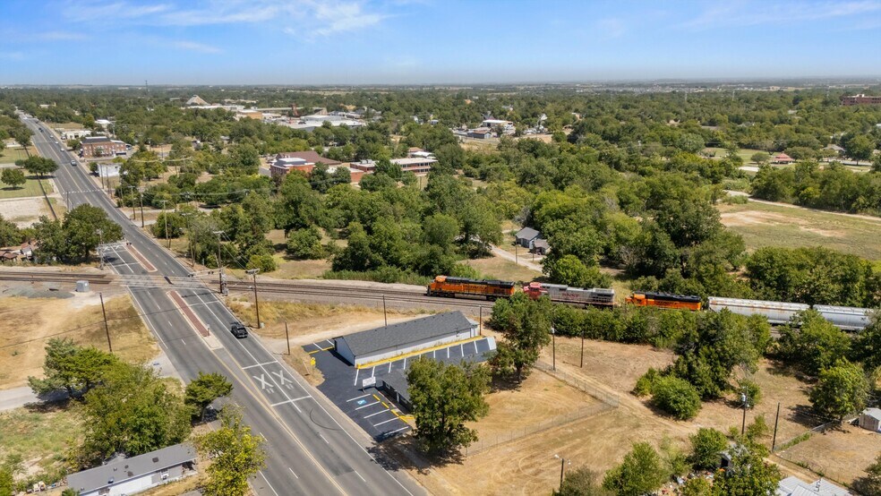 More Photos Of 605 Martin Luther King Junior Dr, Temple Warehouse For Sale
