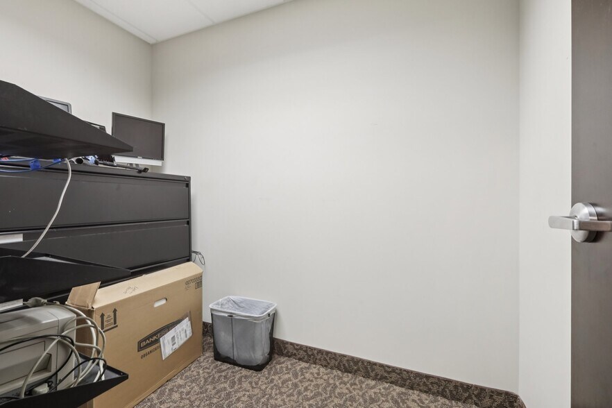 More Photos Of 401 Hamburg Turnpike, Wayne Medical For Sale