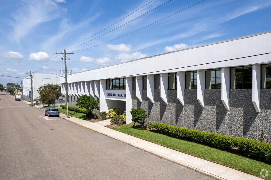 More Photos Of 2145 Dennis St, Jacksonville Warehouse For Lease