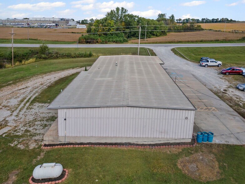 More Photos Of 3160 W Arrow St, Marshall Flex For Sale