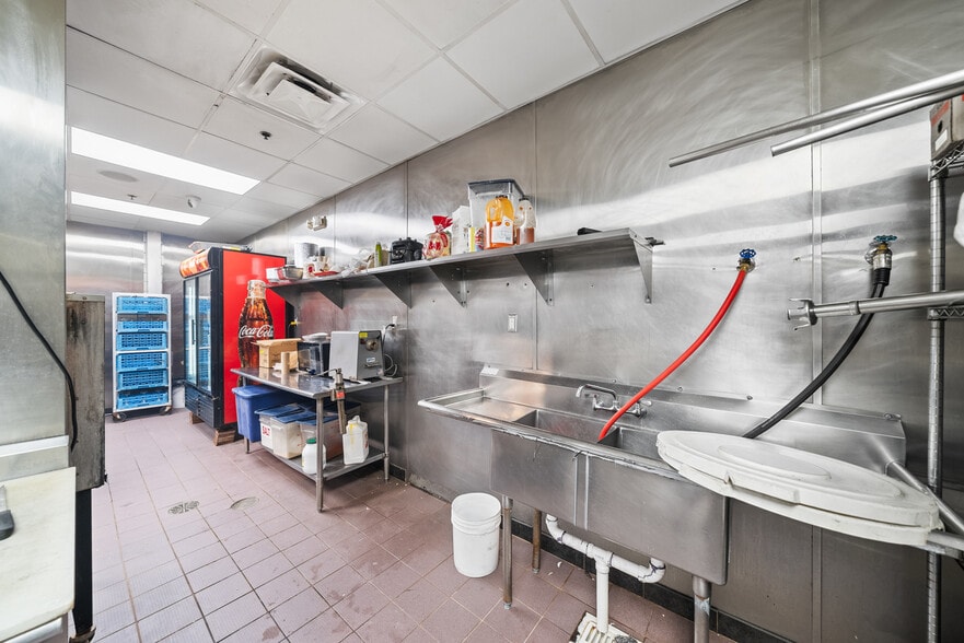 More Photos Of 1420 Interstate Dr, Cookeville Restaurant For Sale