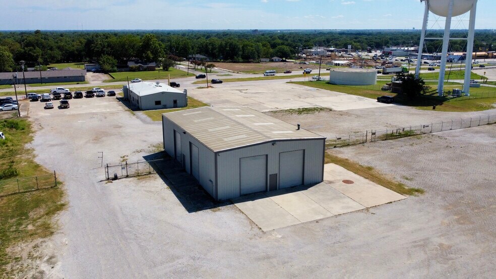 More Photos Of 1401 E Highway 82, Gainesville Industrial For Lease