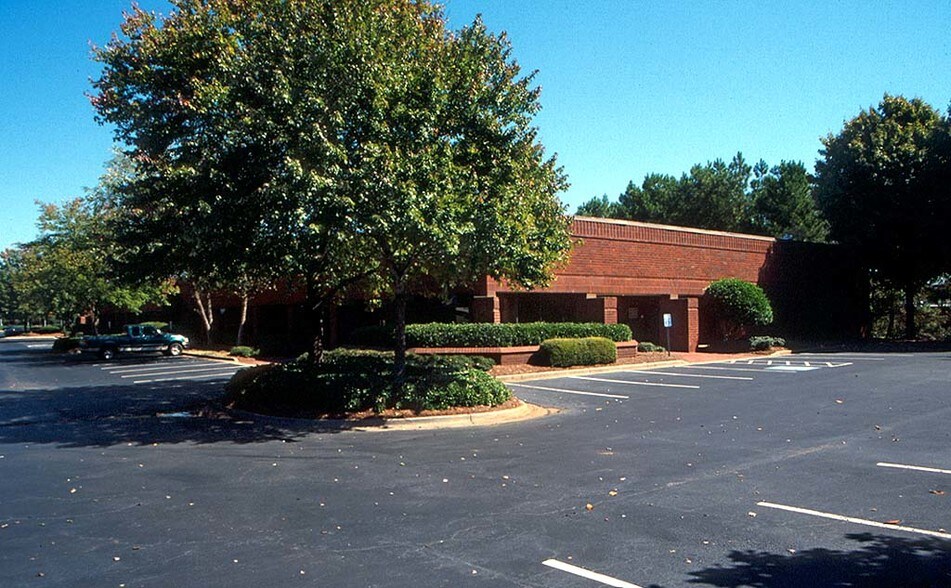 More Photos Of 5300 Oakbrook Pky, Norcross Unknown For Lease