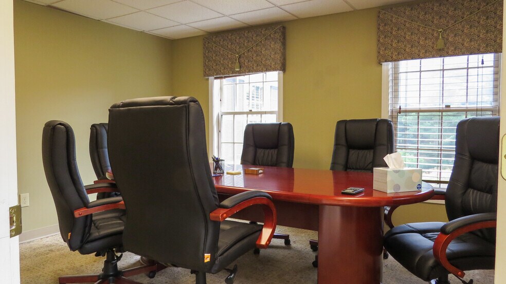 More Photos Of 360 State Route 101, Bedford Medical For Lease