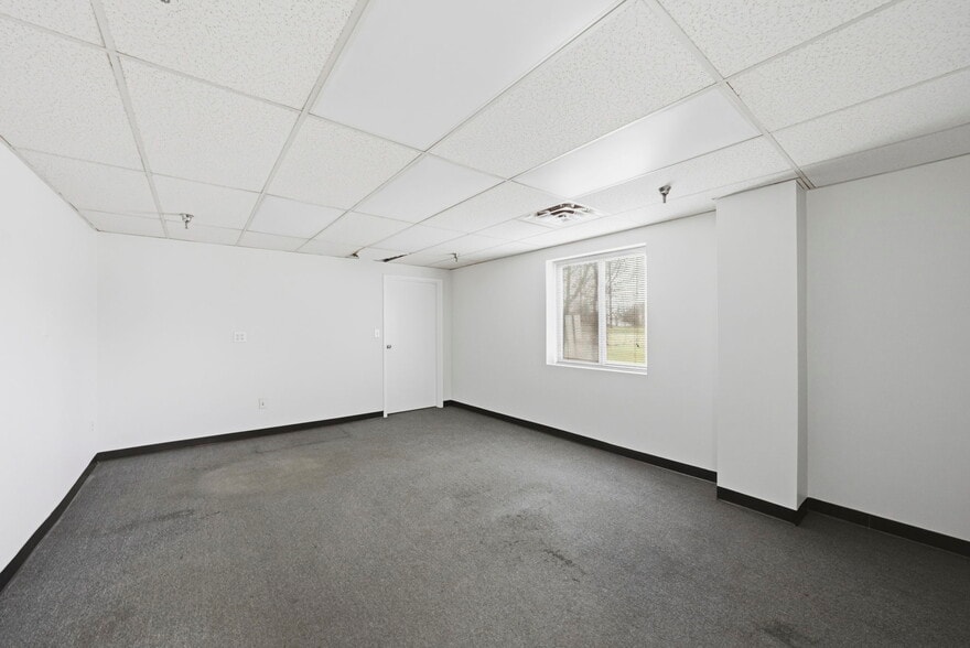 More Photos Of 801 Jerusalem Rd, Scotch Plains Warehouse For Lease