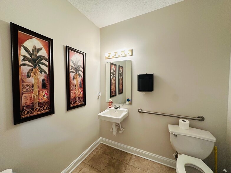 More Photos Of 6817 Southpoint Pky, Jacksonville Office For Sale