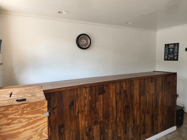 More Photos Of 1100 Fulton St, Scranton Service For Sale