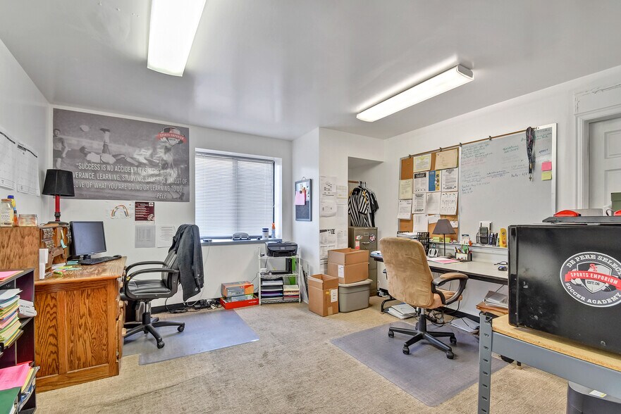 More Photos Of 1856 Nimitz Dr, De Pere Distribution For Lease