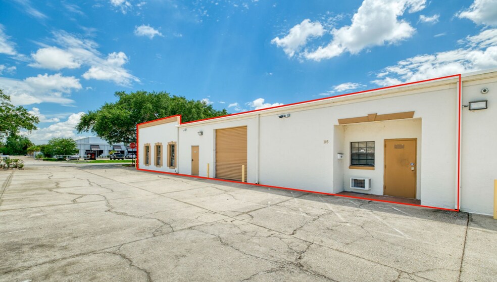 More Photos Of 375 Commerce Way, Longwood Showroom For Lease