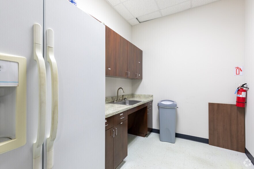 More Photos Of 52 Sugar Creek Center Blvd, Sugar Land Office For Lease