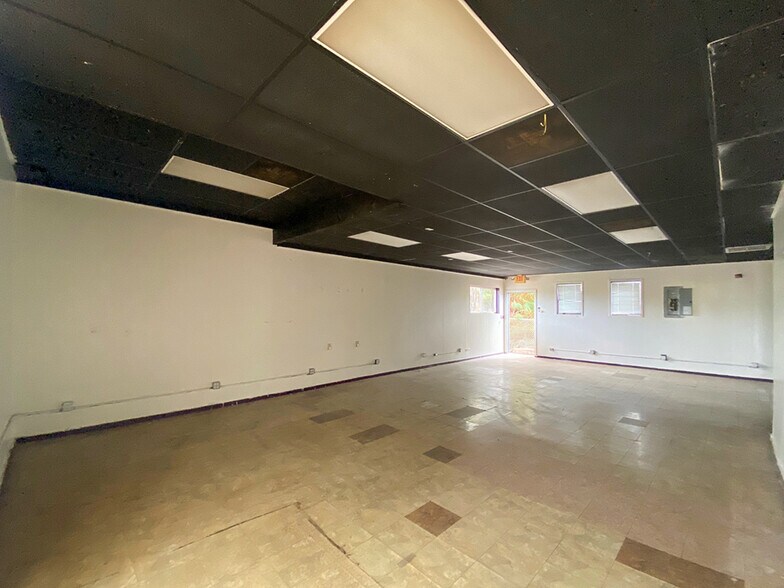 More Photos Of 15 Kaunakakai Pl, Kaunakakai Freestanding For Lease