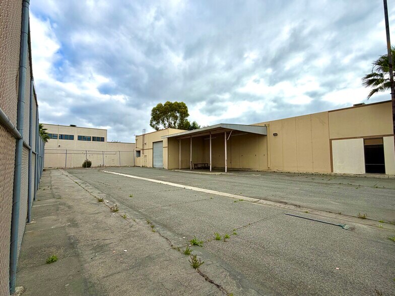 More Photos Of 2925 Seaboard Ln, Long Beach Warehouse For Sale