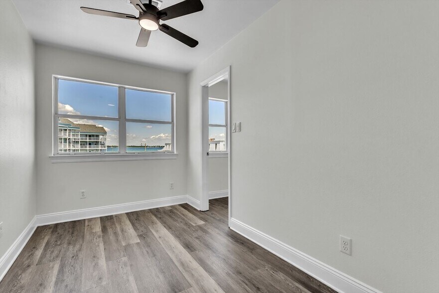 More Photos Of 1140 Fort Pickens Rd, Pensacola Beach General Retail For Sale