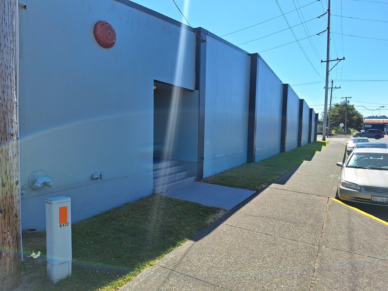 More Photos Of 415 W Heron St, Aberdeen Bowling Alley For Sale