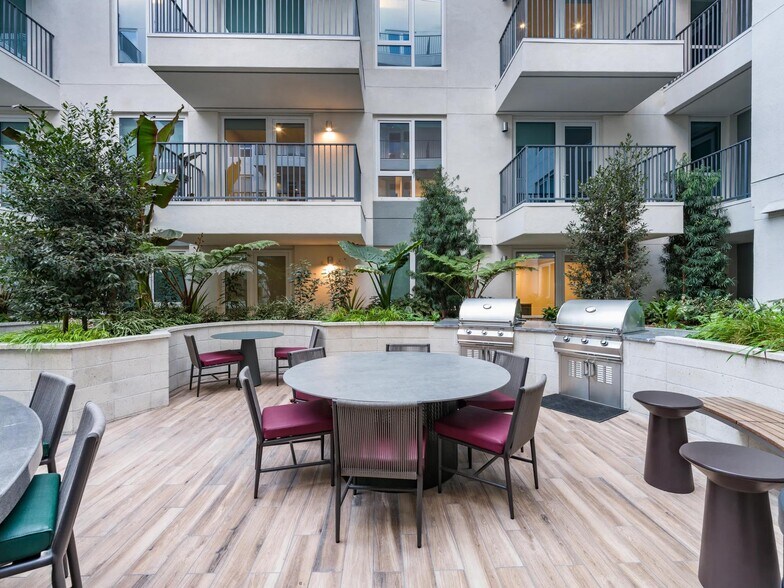 More Photos Of 6220 Selma Ave, Los Angeles Apartments For Lease