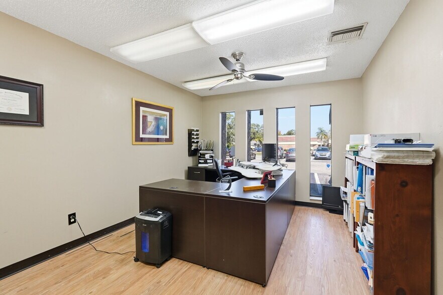 More Photos Of 516 Lakeview Rd, Clearwater Medical For Lease