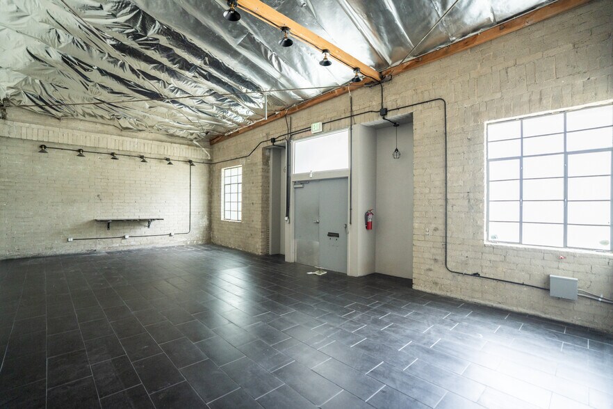 More Photos Of 33-43 E Orange Grove Ave, Burbank Unknown For Lease