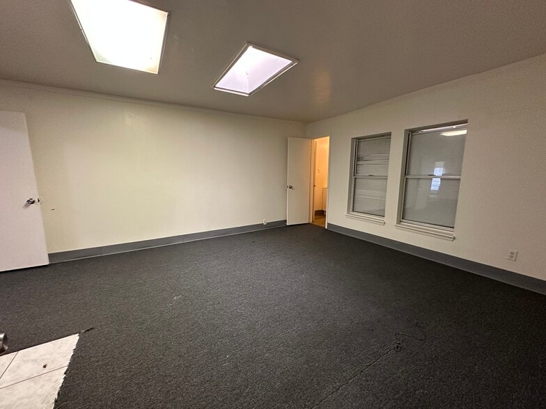 More Photos Of 6628 Crestway Dr, San Antonio Flex For Sale