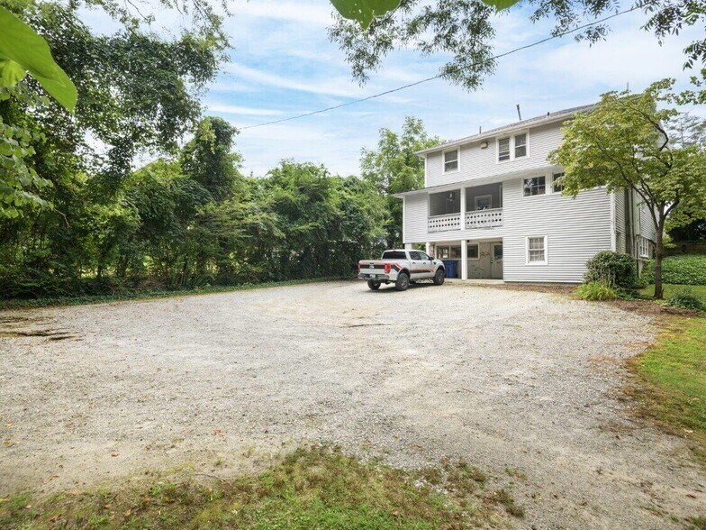 More Photos Of 714 Oakland St, Hendersonville Coworking Space