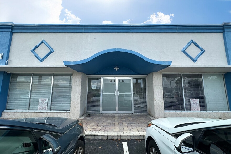 Primary Photo Of 2116 N Dixie Hwy, Hollywood Flex For Lease