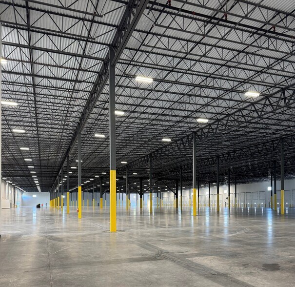 More Photos Of 1600 Delp Dr, Harleysville Distribution For Lease