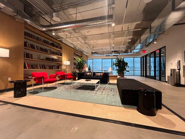 More Photos Of 3090 Nowitzki Way, Dallas Office For Lease