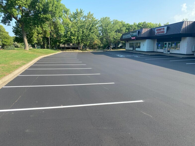 More Photos Of 7498 E Fish Lake Rd, Maple Grove General Retail For Sale