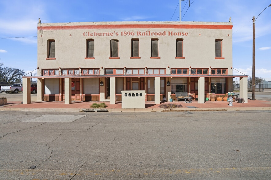 More Photos Of 421 E Henderson St, Cleburne Flex For Sale