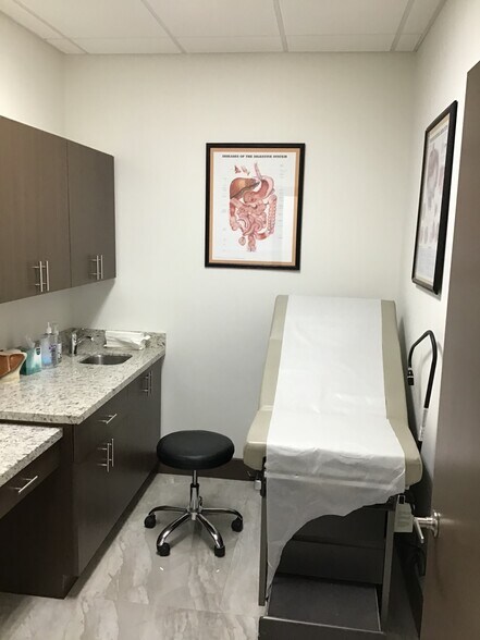 More Photos Of 1601 N Palm Ave, Pembroke Pines Medical For Lease