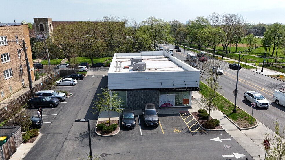 More Photos Of 2900 W Peterson Ave, Chicago General Retail For Lease