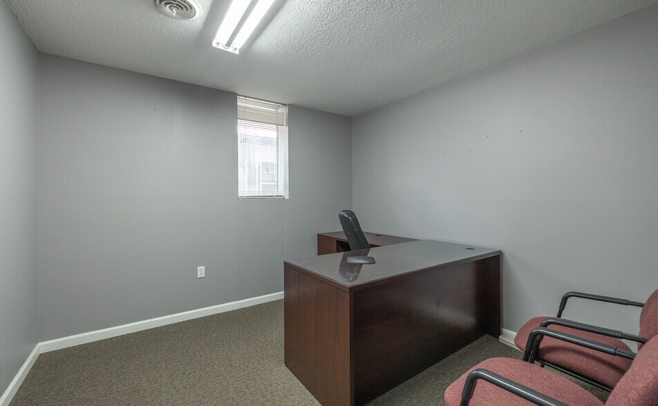 More Photos Of 575 Marshall Dr, Saint Robert Office For Sale