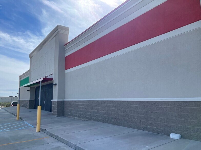 More Photos Of 5603 County Rd 286, Sargent Freestanding For Lease