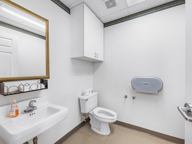 More Photos Of 910 Fairmont Pky, Pasadena Storefront Retail Office For Sale