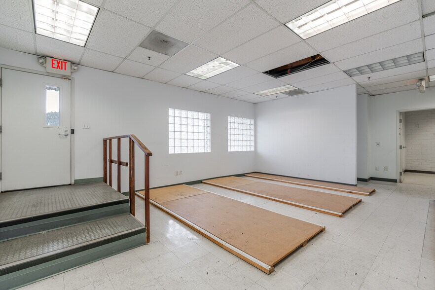 More Photos Of 700-710 W Wilson Ave, Glendale Office For Lease