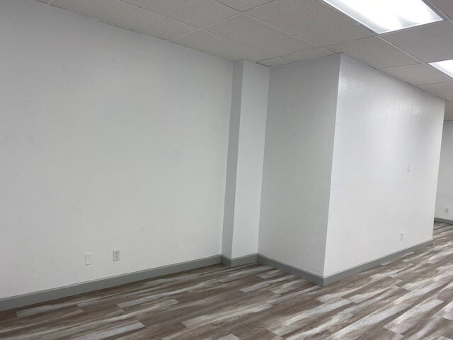 More Photos Of 11232 Vanowen St, North Hollywood Storefront Retail Office For Lease