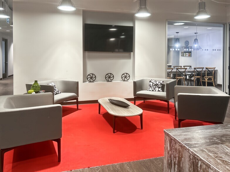 More Photos Of 1111 Boul Dr-Frederik-Philips, Montréal Coworking Space