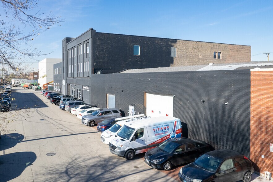 More Photos Of 928 W 38th Pl, Chicago Flex For Lease