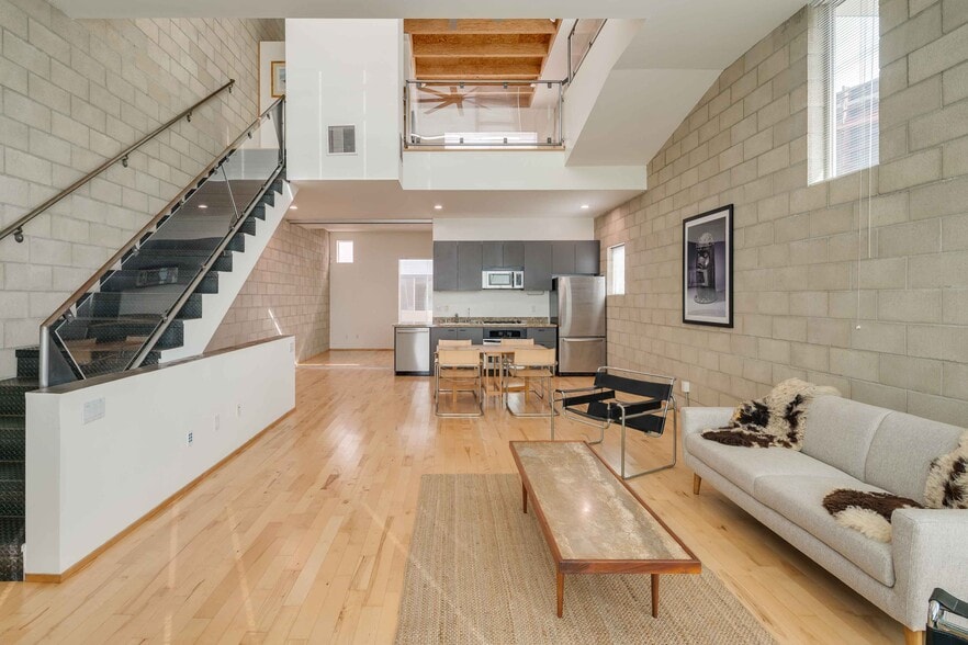 More Photos Of 717 N Highland Ave, Los Angeles Flex For Sale