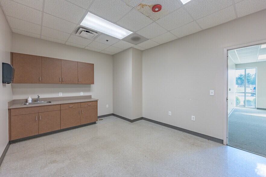 More Photos Of 2350 Park Center Dr, Mebane Warehouse For Lease