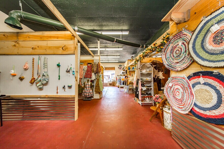 More Photos Of 223 W Main St, Mountain View Storefront For Sale