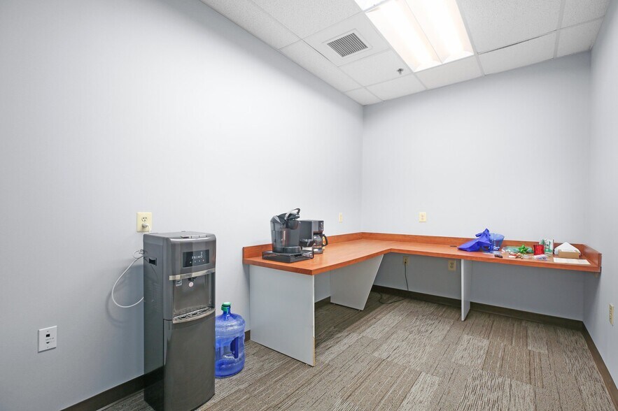 More Photos Of 2050 Gordon W Shelton Blvd, Fredericksburg Office For Lease