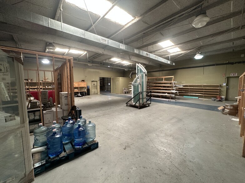 More Photos Of 10827 Tower Oaks Blvd, Houston Warehouse For Sale