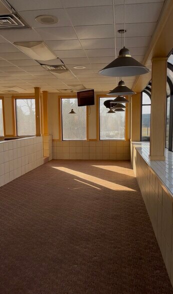 More Photos Of 320 Dixie Way, South Bend Fast Food For Lease