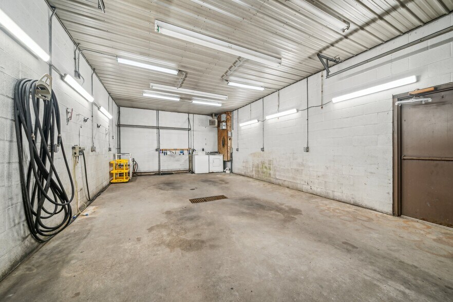 More Photos Of 123 Crossroads Rd, Scottdale Light Distribution For Sale