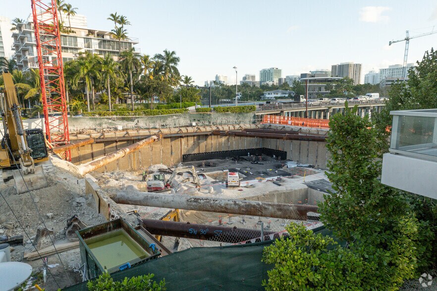 More Photos Of 9551-9561 E Bay Harbor Dr, Miami Beach Office For Lease