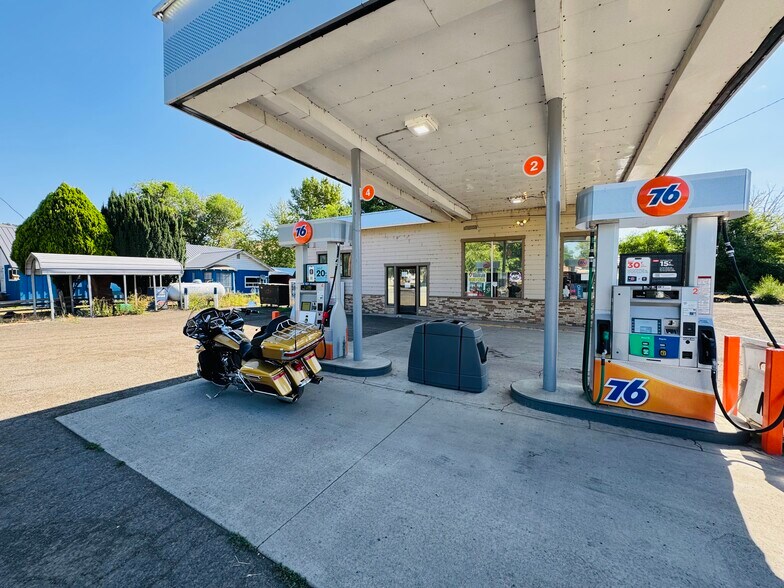 More Photos Of 150 Mountain Blvd, Mount Vernon Service Station For Sale
